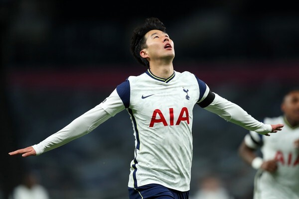 손흥민 선수가 골을 넣은 후 세레머니를 하고 있다. 손흥민 선수는 AFC선정 2020 최우수 국제 선수상을 수상했다. [사진=토트넘 홋스퍼 SNS]