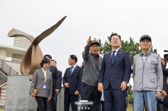 이재명 대통령, 추석 명절 계기 실향...