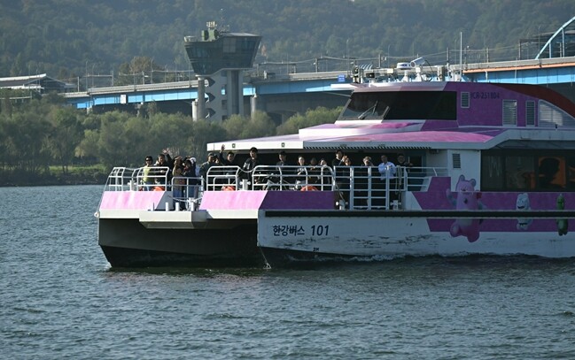 한강버스 34일만 운항재개, 첫 차부...