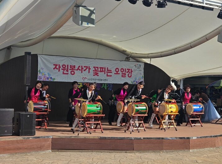 군위전통시장 “자원봉사가 꽃피는 오일...