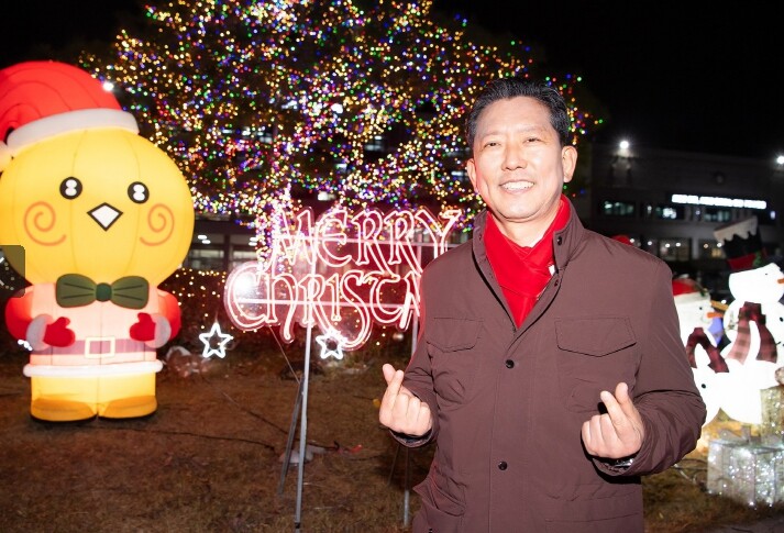 구미시청이 반짝였다…연말 감성 인생샷...